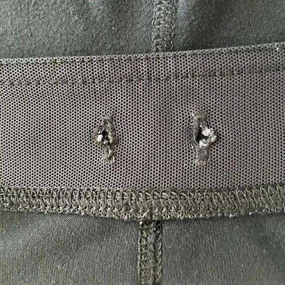 Lululemon Athletica Black Capri Back Mesh Logo Capri Running Pants SZ XS # 1481 - Picture 8 of 11